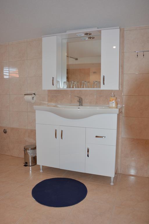 Apartments Petar & Anka Biograd Na Moru Phòng bức ảnh